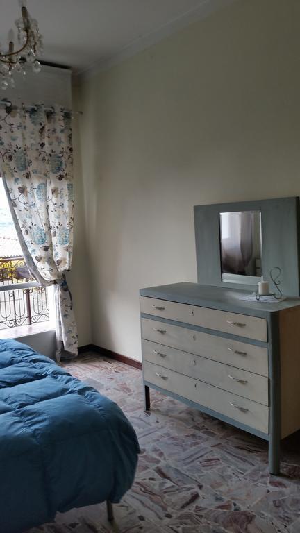 Apartment Iseo Lake Sale Marasino Szoba fotó